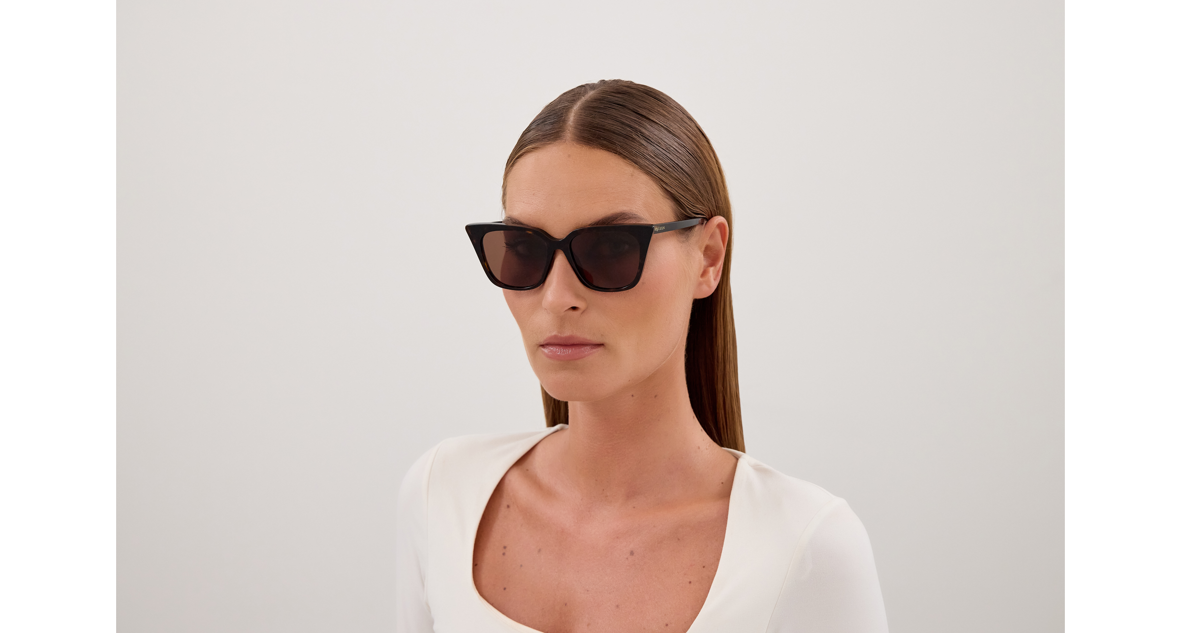 Alexander Mcqueen AM0556S-002  